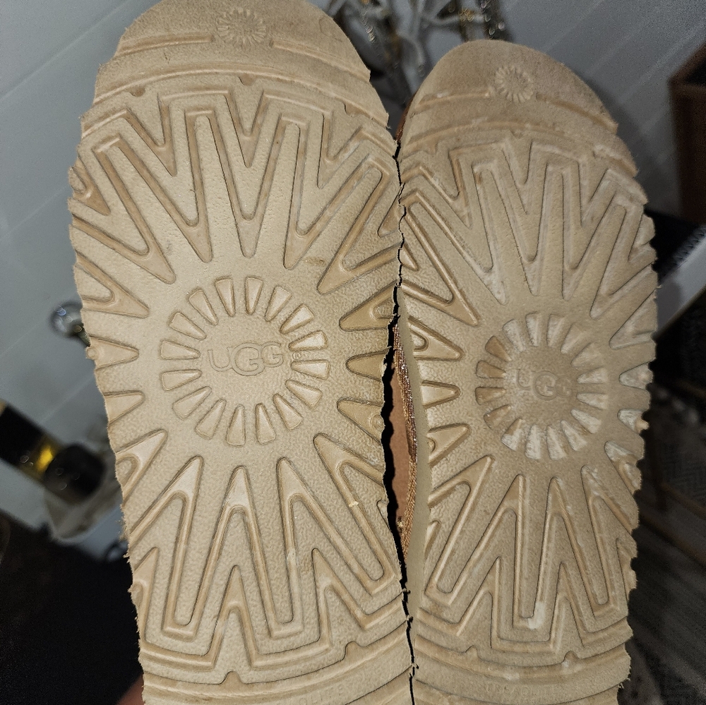 Ugg style Ugg ankle boots - Picture 2 of 10